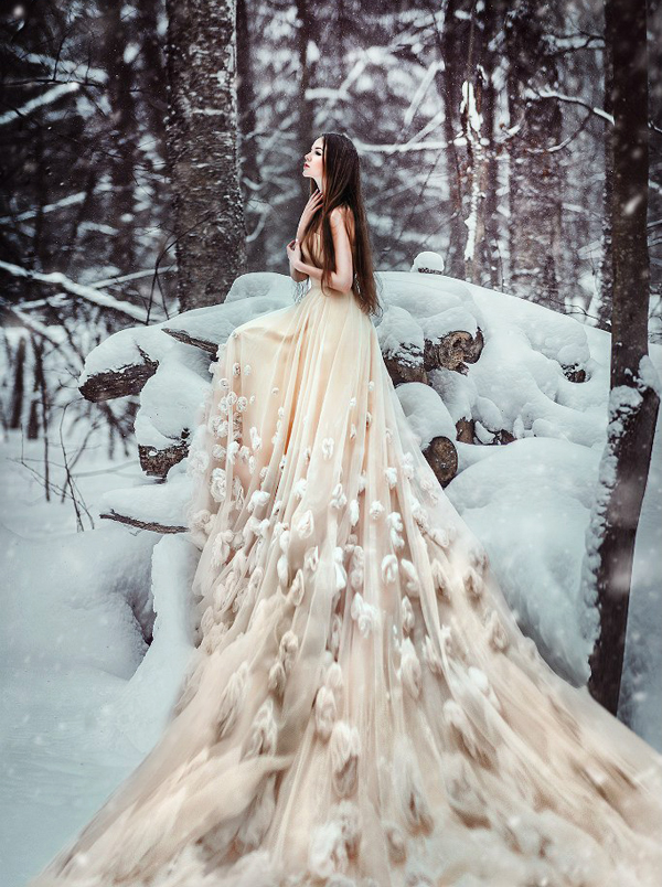 Ice Queen Style! 25 Stunning Wedding Dresses For Winter Wonderland