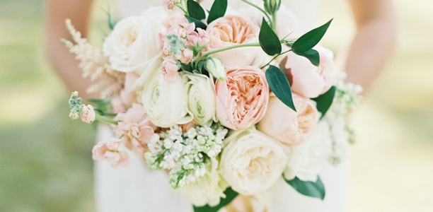 30 Beautiful Wedding Ideas that Use Ranunculus! - Praise Wedding