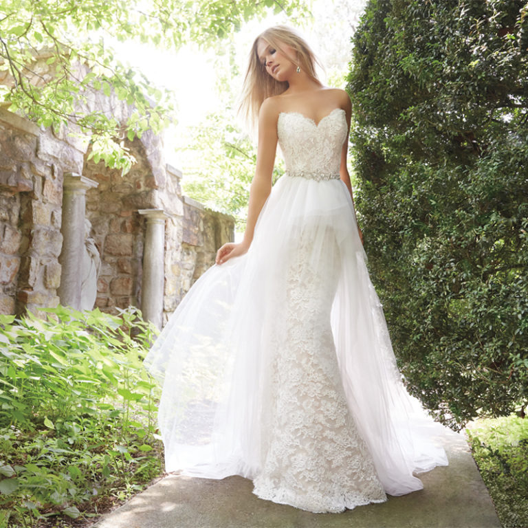 Two Gowns in One! 26 Fashion-Forward Convertible Wedding Dresses You’ll ...
