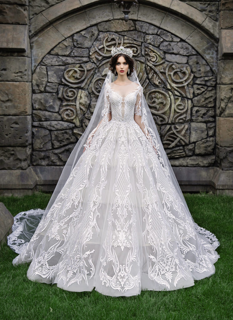 15 Magnificent Statement Ball Gowns For Fashion Conscious Brides ...