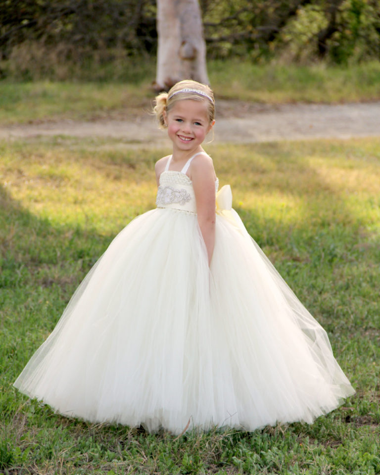 15 Classic White Flower Girl Dresses For Every Type of Wedding ...