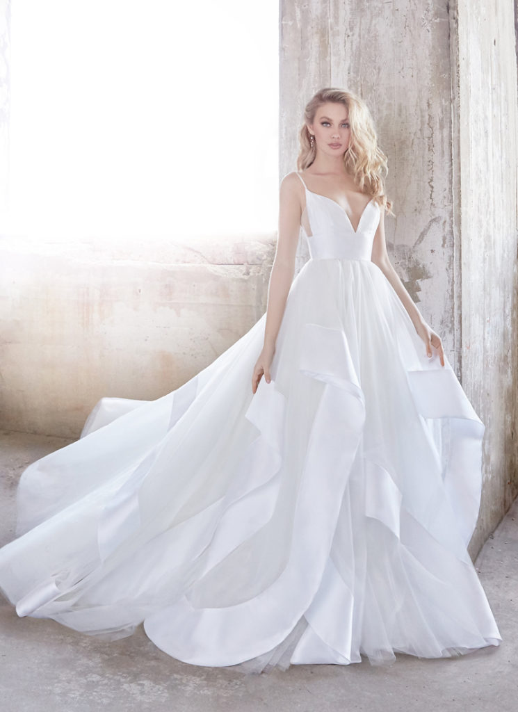 22 Chic and Playful Wedding Dresses for Modern Romantic Brides ...