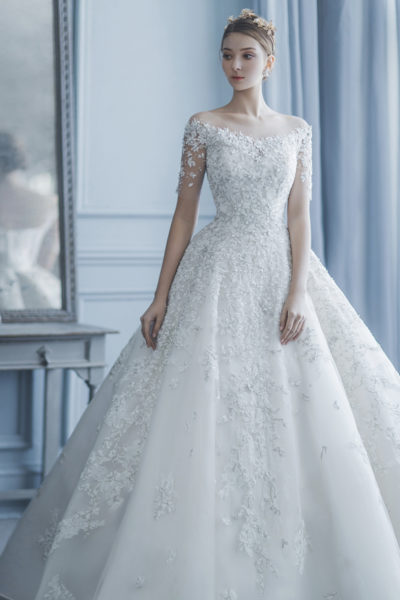 18 Wedding Dresses that Matches the Classic Wedding Venue Style ...