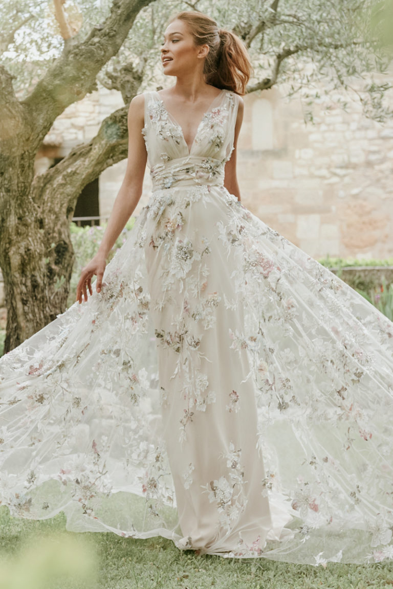 20 Extraordinary Floral Wedding Dresses Millennial Brides Will Love ...