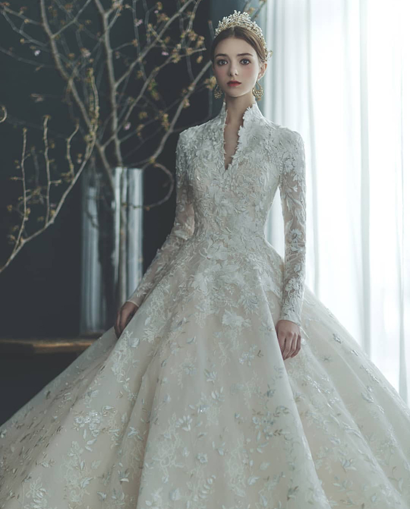 20 Modest Wedding Dresses For The Fashion-Loving Modern Bride - Praise