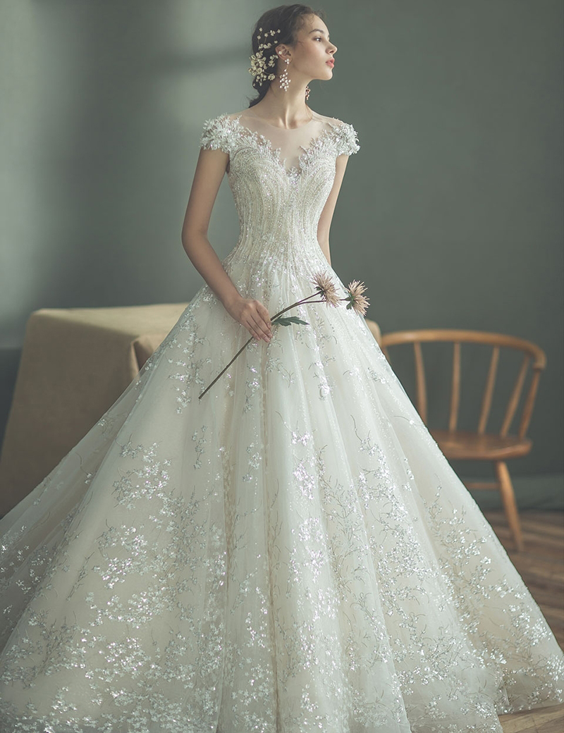 20 Utterly Romantic Wedding Dresses for the Fashion-Forward Bride - Praise  Wedding