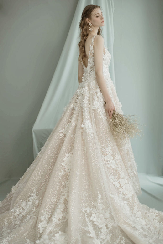 18 Enchanted Elegant Wedding Dresses for the Modern Bride - Praise Wedding