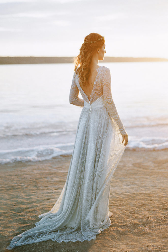 17 Vintage-Inspired Colored Wedding Dresses For the Romantic Retro ...