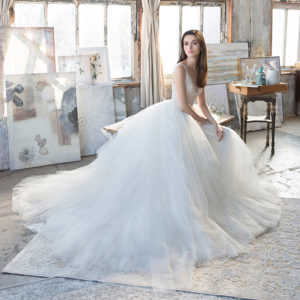 15 Wedding Dresses that Portray Vintage Romance With An Enchanted ...