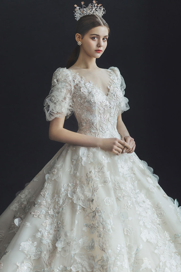 15 Sparkly Wedding Dresses Featuring Stunning Embellishment and ...