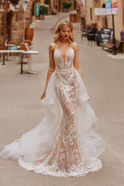 15 Stunning Wedding Dresses Featuring Mixed Fabrics and Textural ...